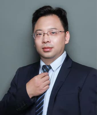 郑梁律师肖像